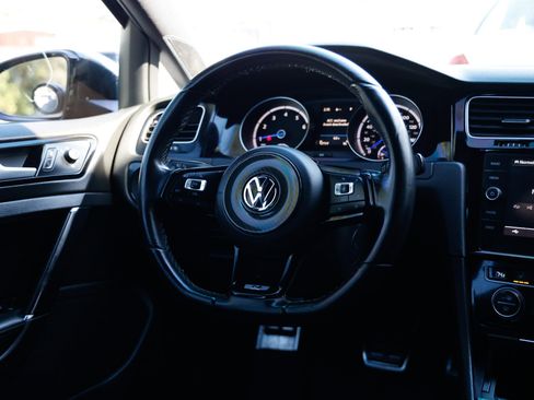 Used 2017 Volkswagen Golf R 4-Door image 29