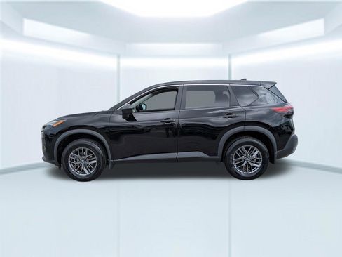 Used 2023 Nissan Rogue S AWD/4WD image 2