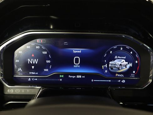 Used 2024 Chevrolet Silverado 2500 LT w/ Convenience Package image 19