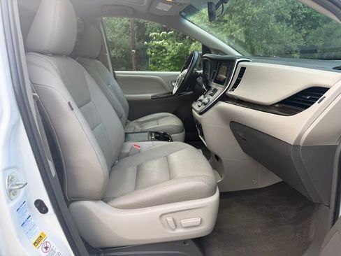 Used 2015 Toyota Sienna XLE Premium AWD/4WD image 35