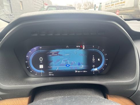 Used 2024 Volvo XC90 B6 Plus w/ Protection Package image 11