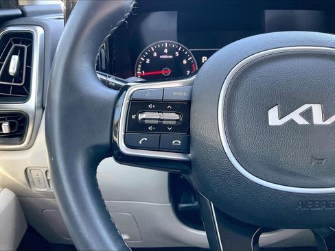 Used 2023 Kia Sorento S image 18