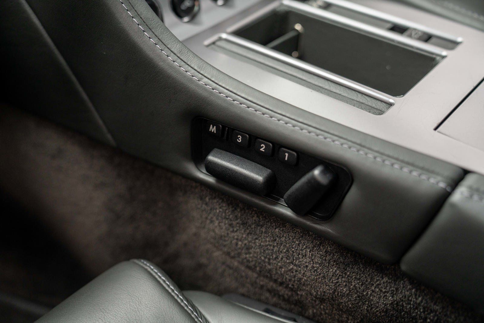 Used 2008 Aston Martin DB9 Coupe RWD image 24