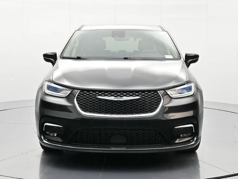 Certified 2023 Chrysler Pacifica Touring-L image 2