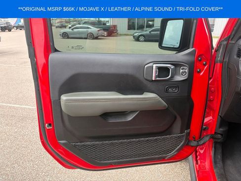 Used 2025 Jeep Gladiator Mojave AWD/4WD image 9