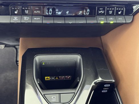 New 2025 Toyota Crown Signia image 3