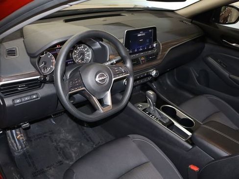 Used 2024 Nissan Altima 2.5 SV FWD image 24