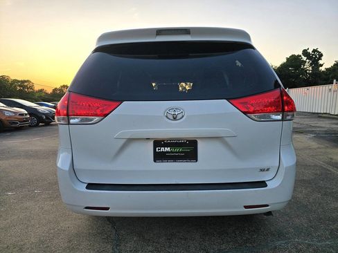 Used 2013 Toyota Sienna XLE image 11
