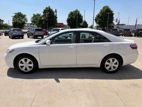Used 2009 Toyota Camry LE FWD image 5