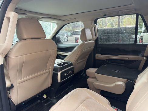 Used 2023 Ford Expedition Limited image 5