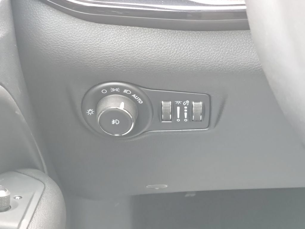 New 2026 Jeep Compass Latitude AWD/4WD image 25