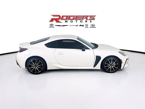 Certified 2025 Toyota GR86 w/ ALL Weather Mat Package (TMS) image 8