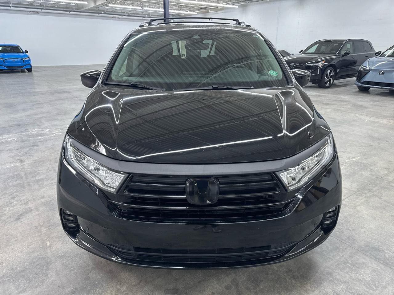 Used 2023 Honda Odyssey Elite image 3