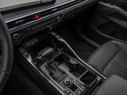 Certified 2025 Kia Sorento SX image 15