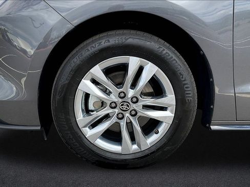 Used 2025 Toyota Sienna Limited AWD/4WD image 34
