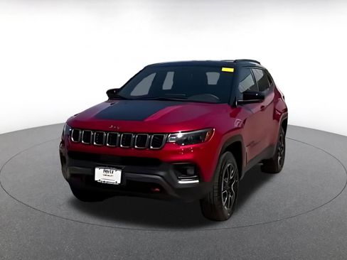 Used 2025 Jeep Compass Trailhawk AWD/4WD image 15