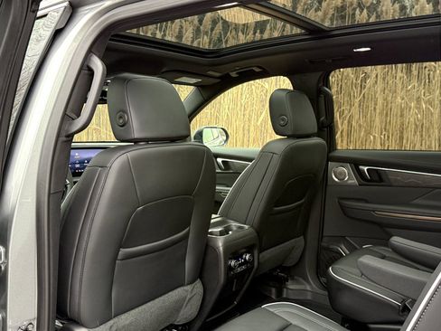 Used 2025 Buick Enclave Avenir w/ LPO, Floor Liner Package image 21