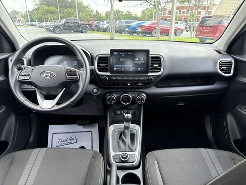 Used 2025 Hyundai Venue SEL FWD image 28