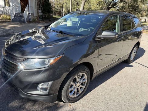 Used 2018 Chevrolet Equinox LT image 2