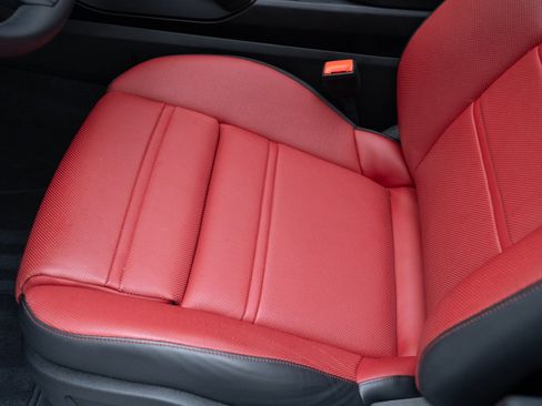 Used 2025 Porsche Cayenne S image 16