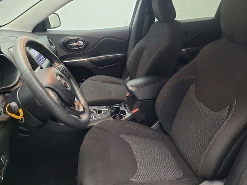 Used 2019 Jeep Cherokee Latitude w/ Popular Appearance Group image 17