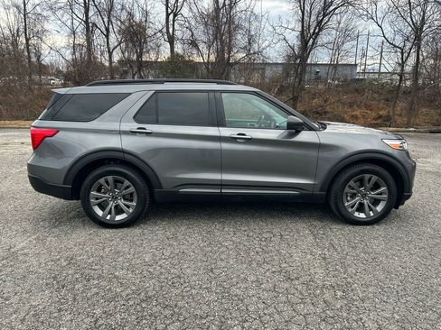 Used 2021 Ford Explorer XLT w/ Equipment Group 202A image 7