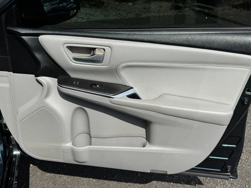 Used 2016 Toyota Camry XLE w/ Moonroof Package FWD image 28