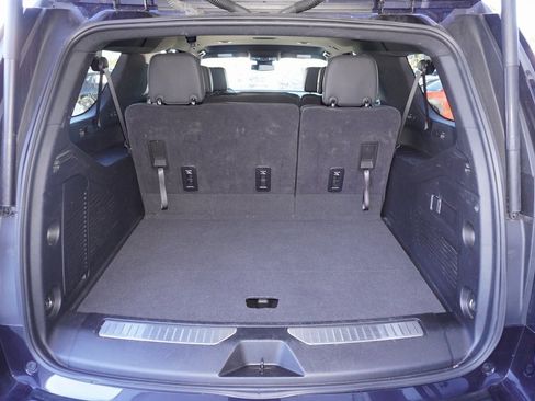 Used 2025 Chevrolet Suburban RST image 9