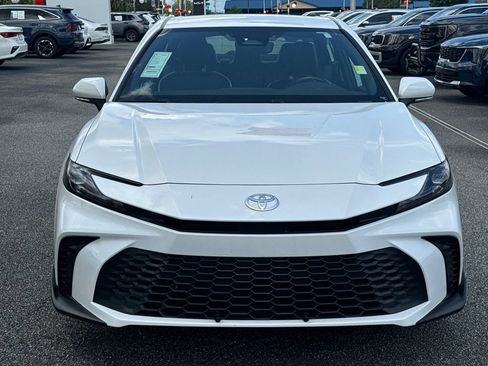 Used 2025 Toyota Camry SE FWD image 8