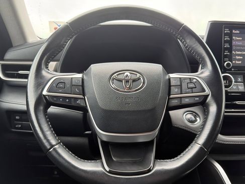 Used 2022 Toyota Highlander LE image 23