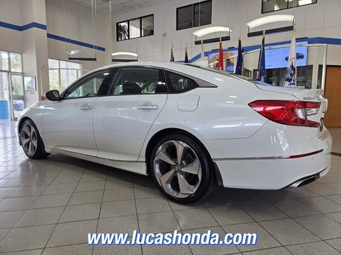 Used 2018 Honda Accord Touring image 6