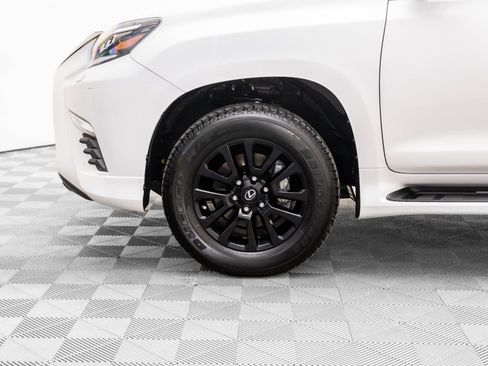 Used 2022 Lexus GX 460 image 36