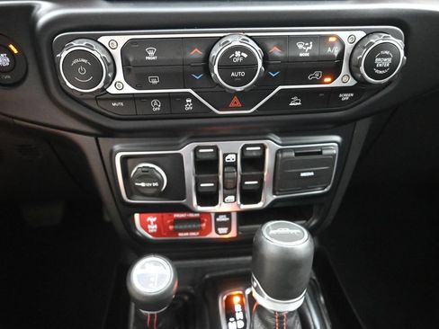 Used 2023 Jeep Gladiator Rubicon w/ Trailer Tow Package AWD/4WD image 18