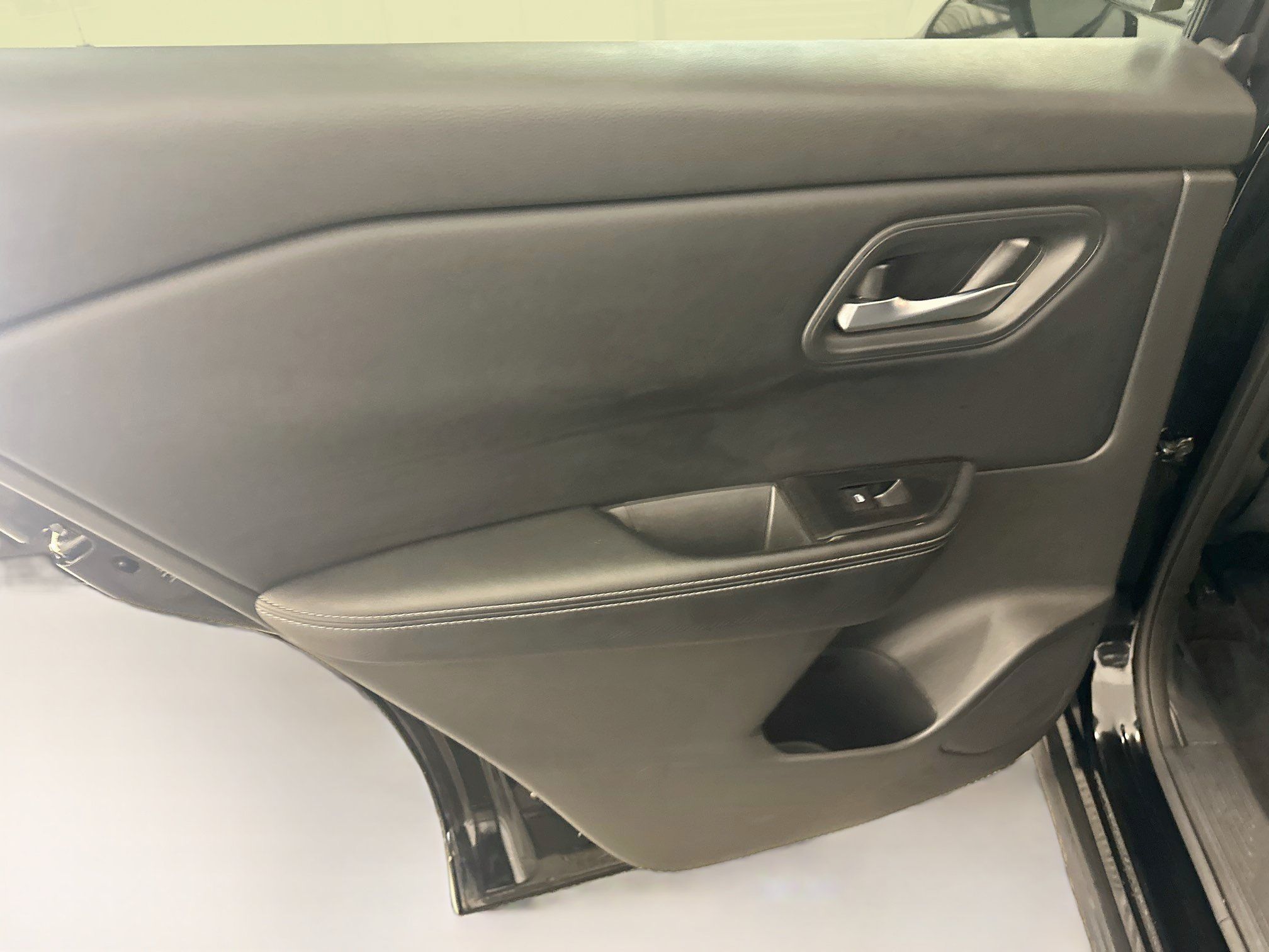 Used 2025 Nissan Rogue SV AWD/4WD image 26