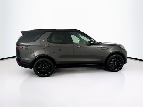 New 2026 Land Rover Discovery Dynamic SE image 4