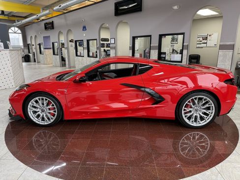 Used 2022 Chevrolet Corvette Stingray Premium Cpe w/ Z51 Performance Package image 2
