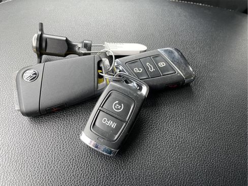 Used 2023 Volkswagen Atlas SE image 34