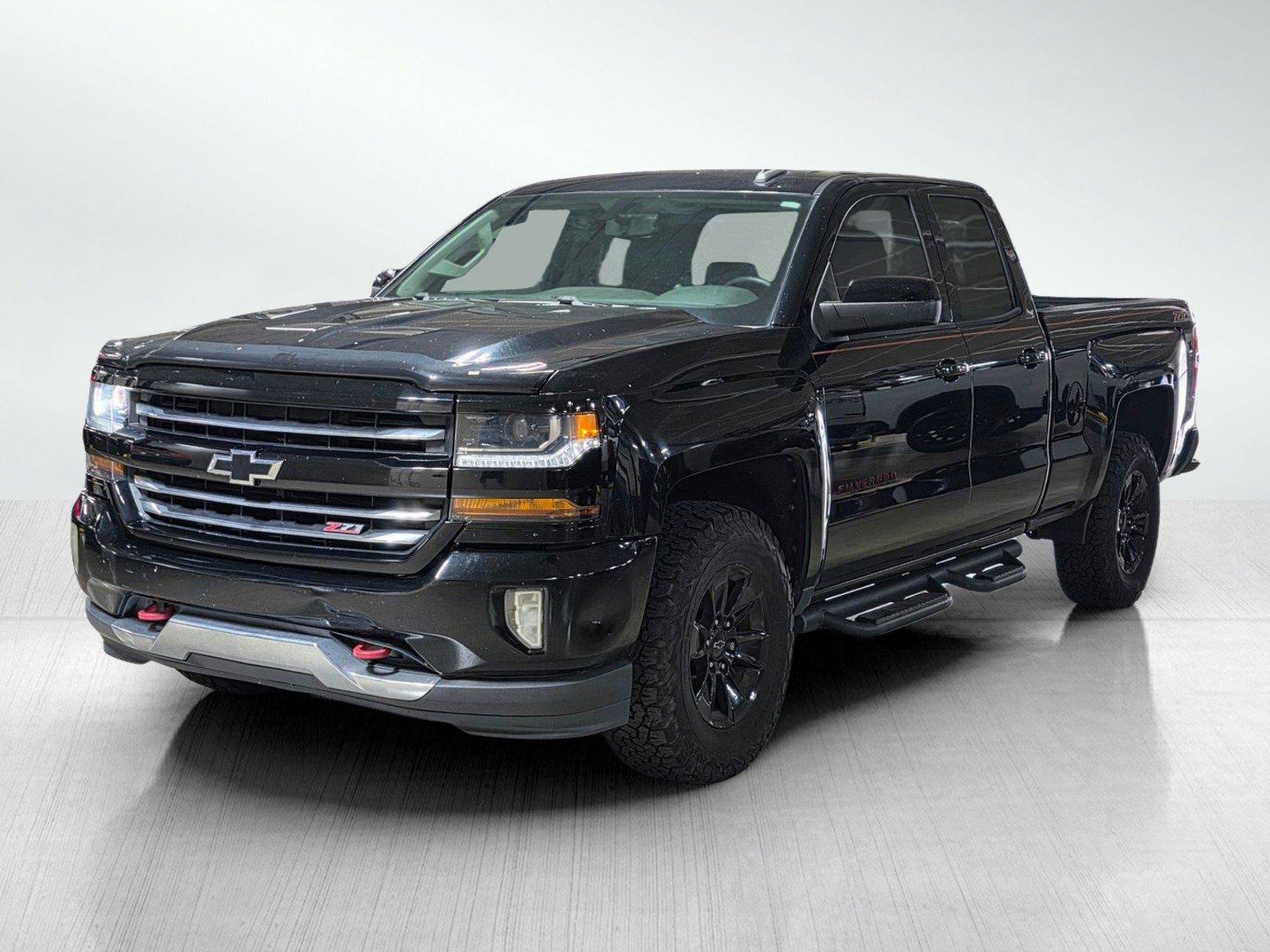 Used 2017 Chevrolet Silverado 1500 LT w/ Redline Edition AWD/4WD image 3