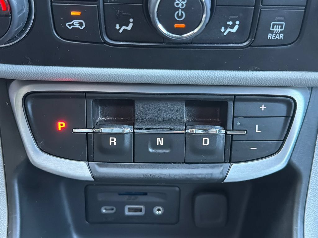 Used 2022 GMC Terrain SLT AWD/4WD image 32