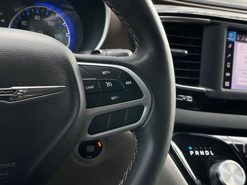 Used 2023 Chrysler Voyager LX FWD image 14