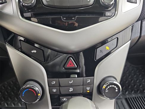 Used 2015 Chevrolet Cruze LT image 27