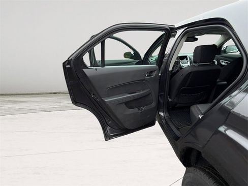 Used 2016 Chevrolet Equinox LS image 21