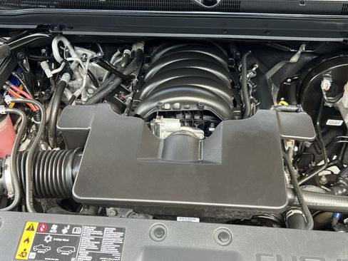 Used 2020 Chevrolet Suburban LS RWD image 34
