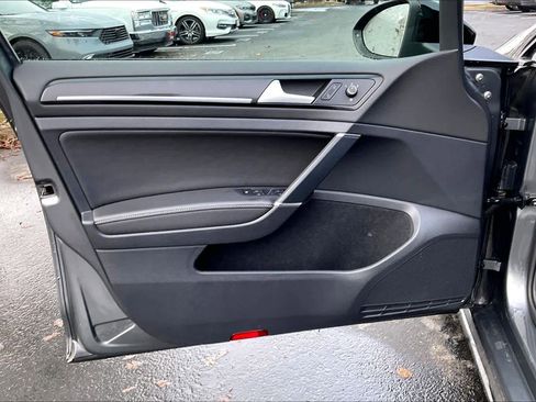 Used 2019 Volkswagen Golf R image 23