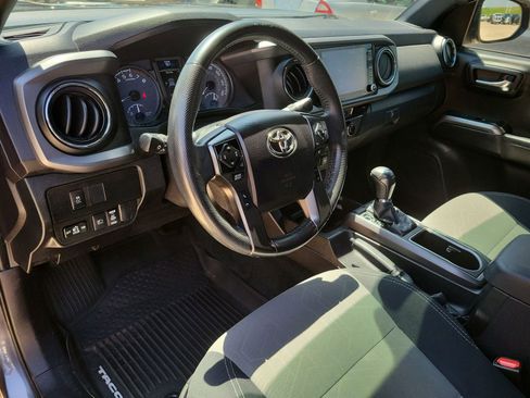 Used 2021 Toyota Tacoma TRD Off-Road AWD/4WD image 10