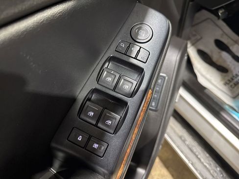 Used 2015 Chevrolet Suburban LTZ image 22