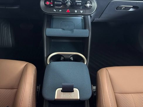 Certified 2025 MINI Cooper Countryman SE w/ Comfort Package Max AWD/4WD image 14