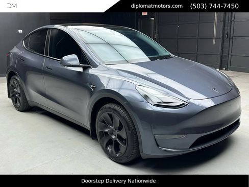 Used 2023 Tesla Model Y Long Range image 9