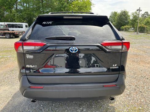 Used 2022 Toyota RAV4 LE AWD/4WD image 11