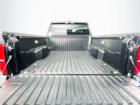 Used 2025 Toyota Tacoma SR5 image 12